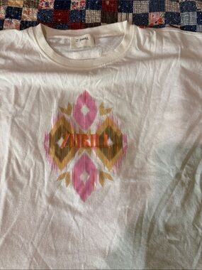 Zhrill White Womens Graphic Tee with Cap Sleeves Large